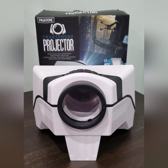 SMART PHONE PROJECTOR - Picture 1 of 7